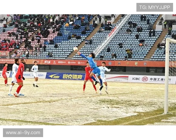 哈尔滨足球感恩节盛宴温暖开幕 球迷聚集共享足球激情与节日欢乐